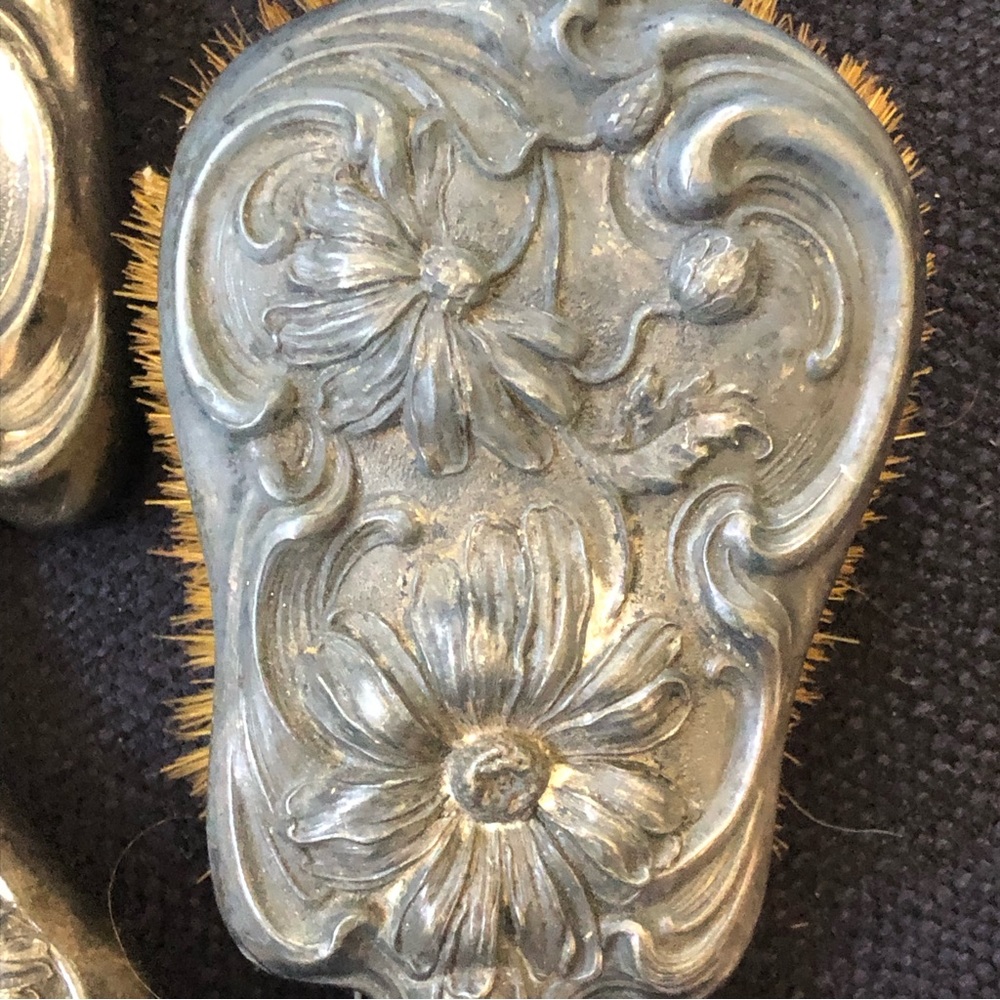 Antique Victorian Art Nouveau Womens Vanity Set Mirror Brush Repousse *no mirror - Picture 2 of 7